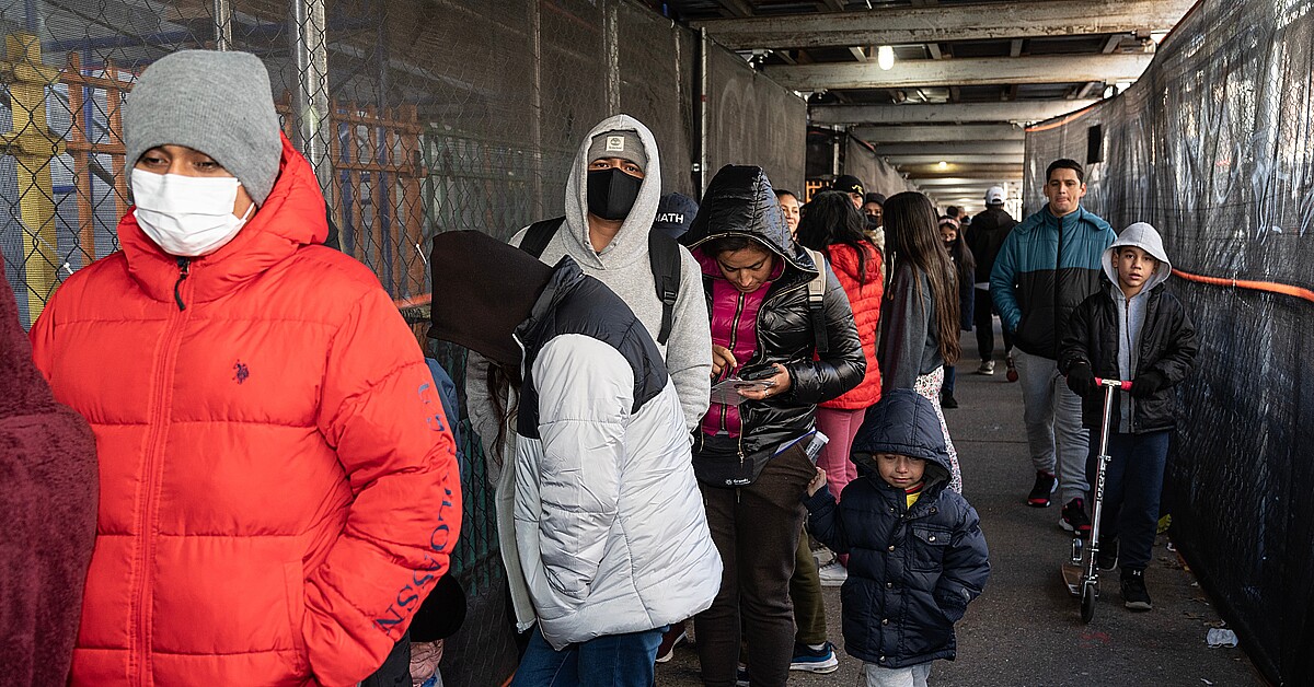 NYC Migrants Forced To Sleep Outdoors As Shelters Hit Full Capacity ...